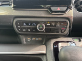 運転席シートヒーター、オートエアコン、USBジャック