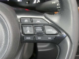 【レーダークルーズコントロール】(全車速追従機能付)付きです。車速に応じて追従支援してくれるので、ロングドライブも快適です。詳細は販売店スタッフまでおたずねください。