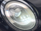 ●LEDヘッドライト:夜間走行時も良好な視界を確保し安心して運転できる高輝度LEDヘッドライトを装備!点灯速度が早く、消費電力も抑えられています。