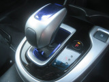 運転のしやすいシフトレバー。