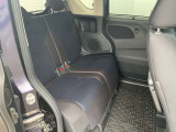 後席の画像です。足元が広々としており、軽自動車ですが窮屈感なくお乗りいただけます。