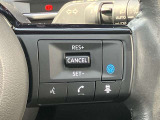 ハンドルの右側にはプロパイロットのスイッチが装備されています。高速道路で前車に追従クルーズ(アクセル・ブレーキ・ハンドル制御)ができて運転の疲れを軽減します。