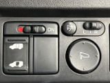 【左側パワースライドドア】左側が電動スライドドアになっております。狭い駐車場でのお子様の乗り降りなどの時に安心です!