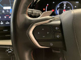オーディオや運転支援機能などを手元で操作できるステアリングスイッチ。操作時の視線移動が少なく、安全にも貢献します。