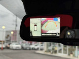 ミラーに映るアラウンドモニターで後方の処理も確認できて慣れない場所でもラクラク駐車できちゃいます◎
