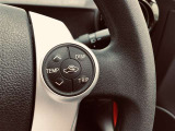 【ステアリングスイッチ】右です。ステアリングから手を離さず、運転に集中したまま手元でマルチインフォメーションディスプレイ内の表示切替などができます。
