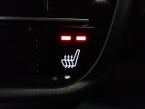 運転席にはシートヒーターが装備されています。温度調整も「Hi/Low」の切り替えができお好みの設定で快適なドライブを楽しめます。