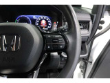 Hondaセンシングの機能のひとつ、アダプティブクルーズコントロール付!アクセルから足を離しても設定したスピードと前車との車間を保ち走行してくれます!車線維持もアシスト☆高速道路で疲労軽減ですね☆