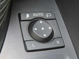 こちらのRAV4ハイブリッドはオートミラー付き!うっかり閉じ忘れの無いように、鍵を閉めるとミラーも閉じ、エンジン掛ければミラーが開きます!あると便利なんです♪