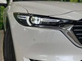 【LEDヘッドライト】悪天候や夜間走行時も良好な視界を確保し安心して運転できる高輝度LEDヘッドライトを装備!点灯速度が早く、消費電力も抑えられています。