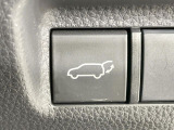 【パワーバックドア】スマートキーや運転席のボタンを押すだけでリアゲートが自動で開閉します!荷物を持っている時や、高い位置にあるバックドアを閉める際に便利な機能です♪