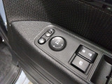 ワンタッチでドアミラーの格納が可能です!狭い車庫や立体駐車場などにオススメ!