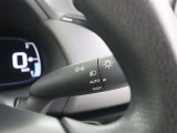 周りが暗くなるとライトを点灯させる【オートライト】つきです♪高速道路の走行時にはトンネルで自動点灯しますので、とっても便利ですよ♪
