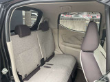 後部座席も当然、綺麗・清潔に仕上げております。内装の綺麗なお車は気持ちが良いですし、コンディションのいい車が多いです。前のユーザーが丁寧に使っていた証拠です。