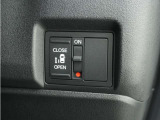 ◆片側電動スライドドア◆狭い駐車場でも乗り降りが楽々♪お子様が隣の車にドアを当ててしまう心配もございません!小さなお子様連れの方もこれで安心。