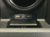 USBチャージャー搭載。スマートフォンなどの充電にとっても便利です