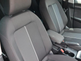 Audi正規ディーラーが高品質をお約束。高度な訓練・教育を受けたAudi専任メカニックが、100項目にもおよぶ精密な点検を実施いたします。すべてをクリアしたAudi車だけが、あなたのお手元に届けられるのです。