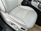 運転席・助手席にはベンチレーション機能もついております!