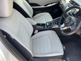 運転席からの画像です。へたり、汚れもなく良好な状態です。
