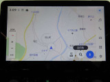 純正ナビを装備。タッチパネル式で使いやすく、お出かけもラクラクです。