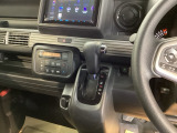 運転席周辺のスマートなレイアウトが、操作のしやすさを実現。快適なドライブをサポートします。