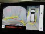 パノラミックビューモニター付きです。車両を上から見たような映像をディスプレイオーディオ画面に表示。運転席からの目視だけでは見にくい、車両周辺の状況をリアルタイムでしっかり確認できます。