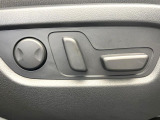【パワーシート】スイッチ一つで簡単にシートの微調整が可能!電動だから力もいりません!快適なシートポジションにセットして、快適なドライブをお楽しみください。