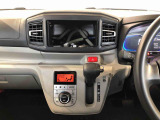 温度を設定すれば、自動で車内の温度管理をしてくれる優れものです♪ATミッションで運転楽々