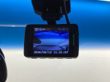 昨今必須のアイテム、ドライブレコーダ付き!万が一の際の映像を証拠として残せます。おひとりで運転している時でも安心ですね☆内蔵のカードを取り出せばパソコンでも映像が確認できます。