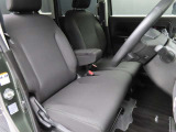 運転席のドアを開け、乗り込む際のイメージです。