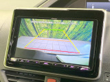 【バックカメラ】駐車時に後方がリアルタイム映像で確認できます。大型商業施設や立体駐車場での駐車時や、夜間のバック時に大活躍!運転スキルに関わらず、今や必須となった装備のひとつです!