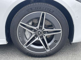 【アルミホイール】18インチのAMG5スポークアルミホイールを装着
