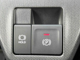 便利で快適な電動パーキングブレーキを装備!停車したときにブレーキペダルから足を離しても停車を維持する、ホールド機能が付いています。渋滞時など、ずっとブレーキペダルを踏んでいなくても良いので運転が楽に♪