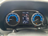 車両状態や燃費情報等を表示し快適ドライブをサポートする4.2in.カラーディスプレイ付アドバンスドドライブアシストディスプレイ、クッキリ表示で視認性に優れています。