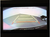 後方確認に便利なバックカメラ装備!!バックカメラにはガイド線を表示することも可能で、狭い駐車場や後方が確認しづらい場所に駐車するときや、車を切り返す時に便利な装備です!!