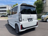 後ろ姿とサイドのバランスが分かる一枚。テール周りの印象や角の状態、荷室のイメージも掴めます。