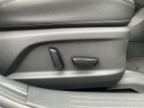 運転席にはパワーシートを装備しております。