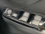 全席パワーウィンドウとなっています。運転席はオートになっているのでワンタッチ開閉することが出来ます。