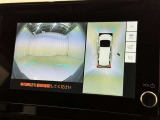 【フロントカメラ】運転席に座った状態で死角になりやすいクルマの前の様子まで確認でき安全ですね♪