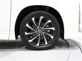タイヤサイズは(205/55R17)で純正アルミホイールです。