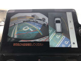 全周囲の画像が表示されます。 運転席から見づらい個所なども、上空から見たような映像で確認できます。  映像の切替もでき、後方確認だけでなく大変便利な機能です。