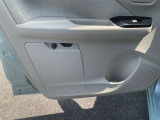 助手席には、車検証入れがございます