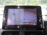 アラウンドビューモニターも装備しております。ご覧のように車体を真上か見たような映像なので、車庫入れの苦手なお客様ももうご心配いりません。