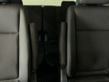車外に出なくても運転席から3列目シートまで移動が可能です。子育てや荷物が多いときなど利便性が高いです