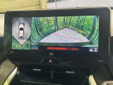 【パノラミックビューモニター】専用のカメラにより、上から見下ろしたような視点で360度クルマの周囲を確認することができます☆死角部分も確認しやすく、狭い場所での切り返しや駐車もスムーズに行えます。