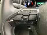 運転中、オーディオの操作をしてて、ハッとしたことはありませんか?ステアリングスイッチは、運転中でもハンドルでオーディオの操作が可能です。安全なドライブをサポートします。