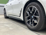 BMW純正アルミホイールです。納車時にはアルミホイールコーティングも承っております!是非ご検討下さいませ。