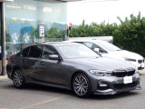 BMW在庫保有台数常時100台以上!ご来店の際はBMW本店(厚木市下荻野140-1)にご来店ください!弊社自慢の全天候型ショールーム!BMW在庫保有台数常時100台以上ございます!