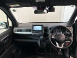 見通しの良い運転席回りとなっておりますので安心して運転をして頂けます!窓が大きいので明るく開放的な室内です