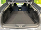 後席を格納すると、これだけの広さが!シーンに合わせたシートアレンジで、大きな荷物も積むことが出来ます♪